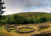 P5-Día 3 (ASC):  Visita Dolmen Dombate y A Cidá + Museo de alfarería