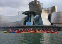 Conoce la ría de Bilbao en Piragua (1.5h)  o Paddle surf 