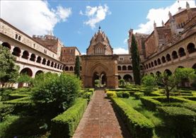 Jardines y edificios en caceres