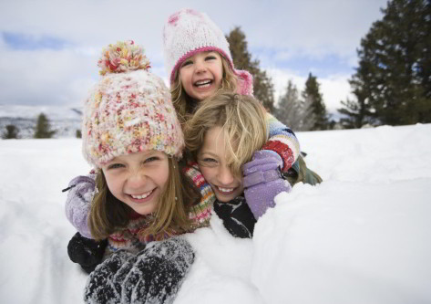 Niños en la nieve en candanchu