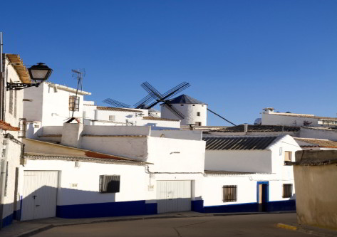 Ciudad real , casas blancas