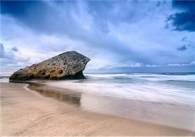 Playa que se puede ver en el viaje de estudios a Almeria