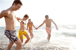 Chicos en Viaje playa de Benidorm